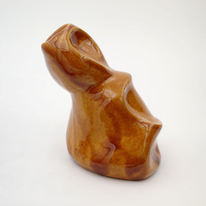 Anthropomorphe Form goldbraun und glänzend