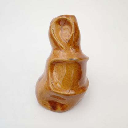 Anthropomorphe Form goldbraun und glänzend